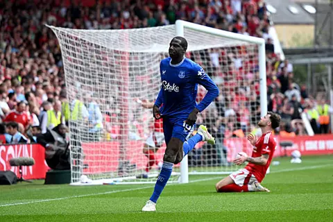 تقارير: الشباب السعودي يفاوض عبد الله دوكوري 